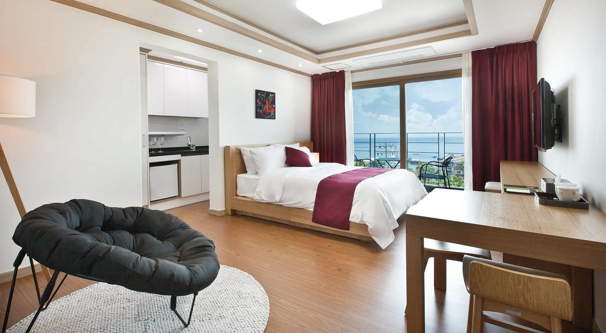 Familia Hotel Seogwipo Bagian luar foto