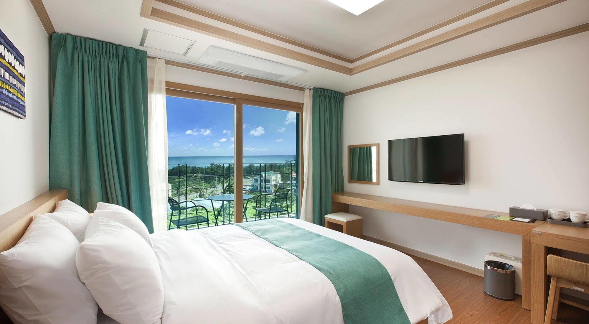 Familia Hotel Seogwipo Bagian luar foto