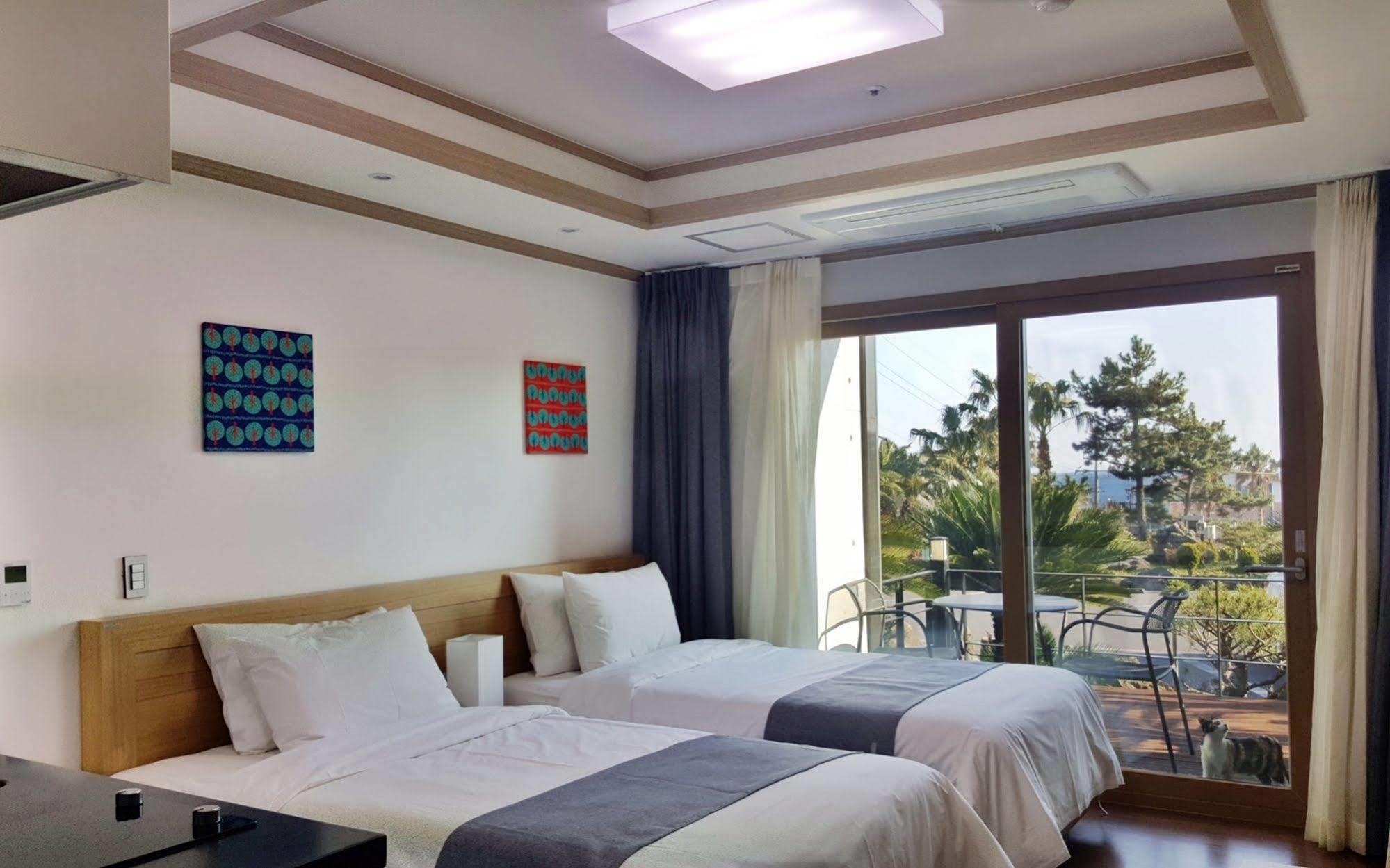 Familia Hotel Seogwipo Bagian luar foto