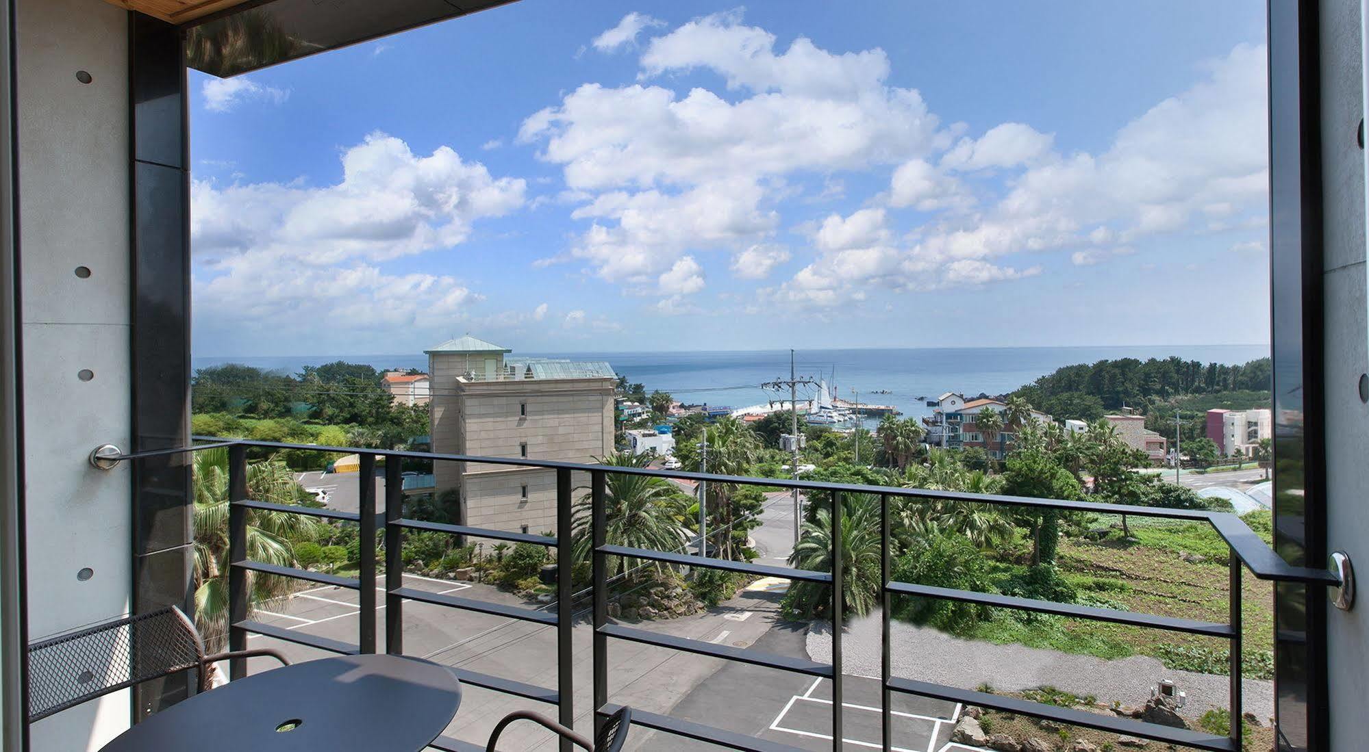 Familia Hotel Seogwipo Bagian luar foto